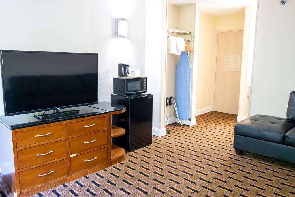 Baymont By Wyndham College Park Atlanta Airport South Hotel Room photo