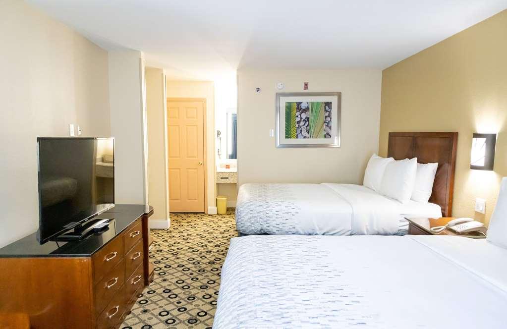 Baymont By Wyndham College Park Atlanta Airport South Hotel Room photo